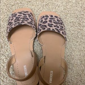 Sandals with leopard print